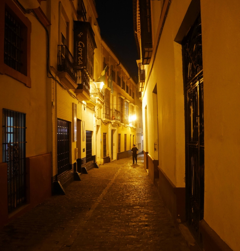 Les ruelles de Séville la nuit