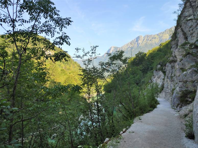 Sentier vers la cascade de Kozjak